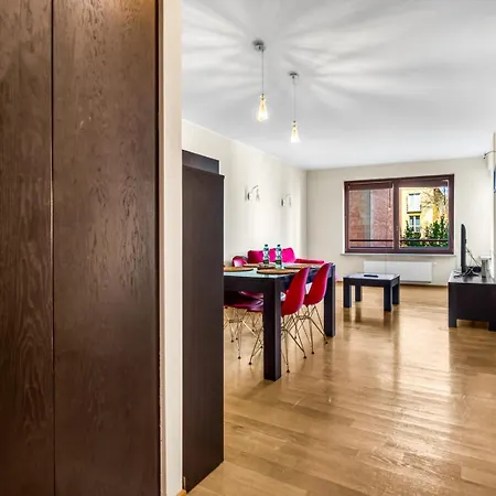 Metro Raclawicka Red Apartment *