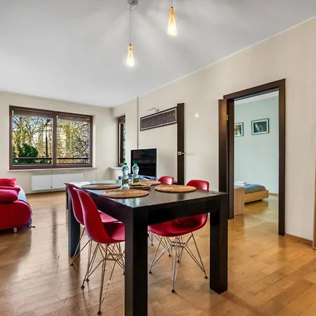 Metro Raclawicka Red Apartment